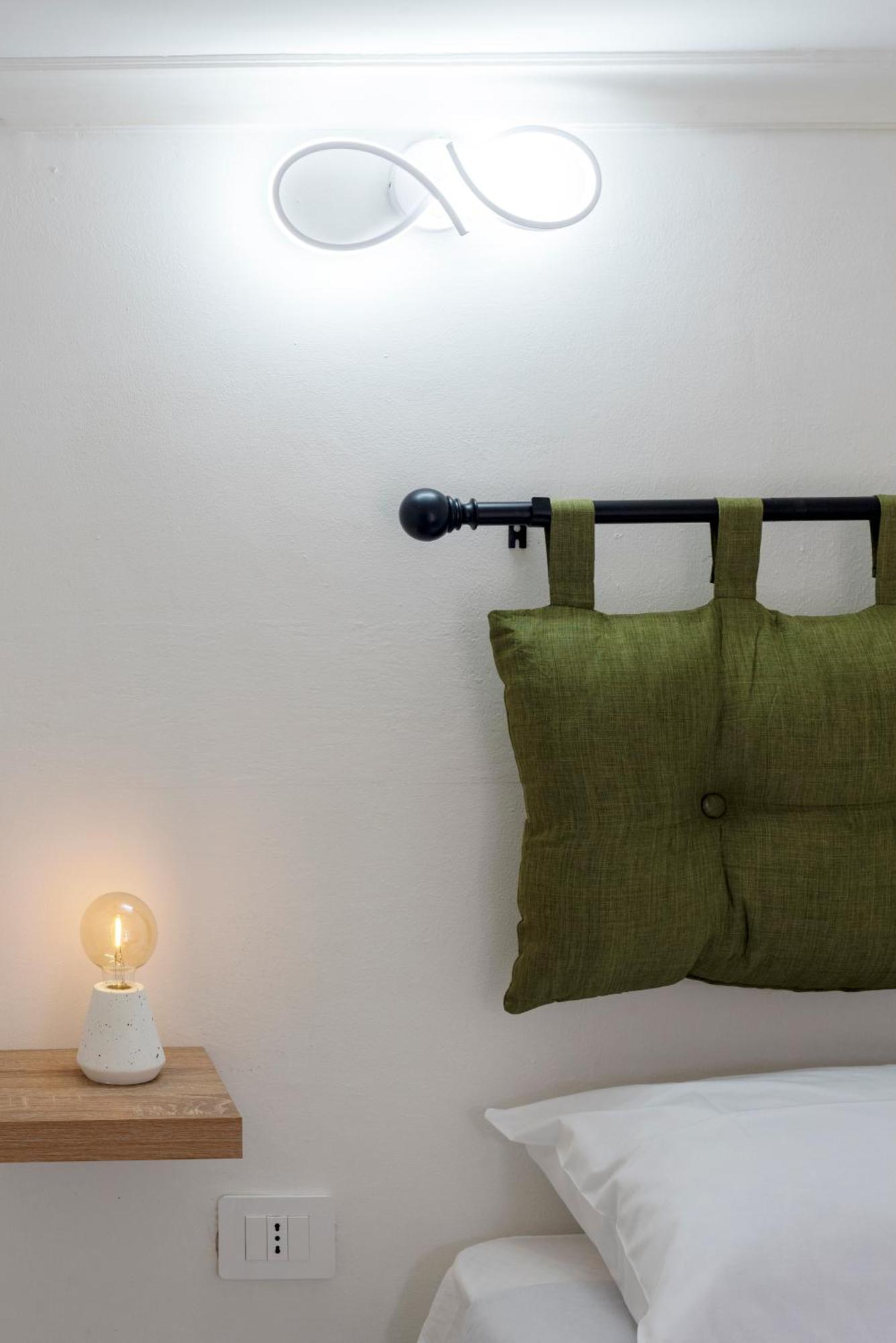 Seventeen Apartment *